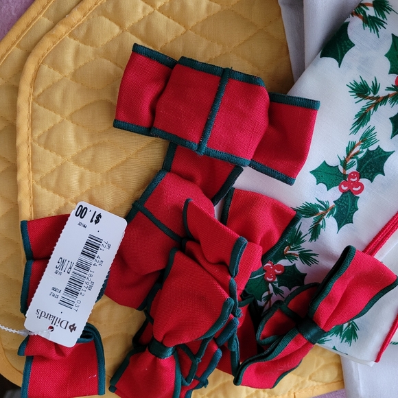 Table Linens - Picture 2 of 3